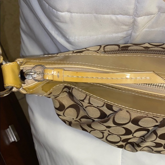 Tan Coach handbag - Picture 5 of 9